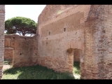 06782 ostia - regio i - insula ix - caseggiato dietro la curia (i,ix,1) - 5. laden von westen - bli ri suedwesten - 09-2022.jpg